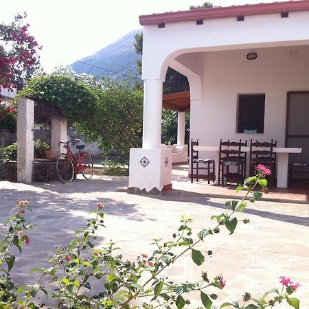 Villa By The Vulcano - 70Mq Plus Large Garden And Patio Extérieur photo